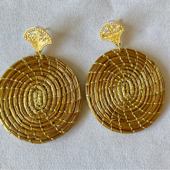 Rare Golden Grass Earrings - Picture 8 of 14